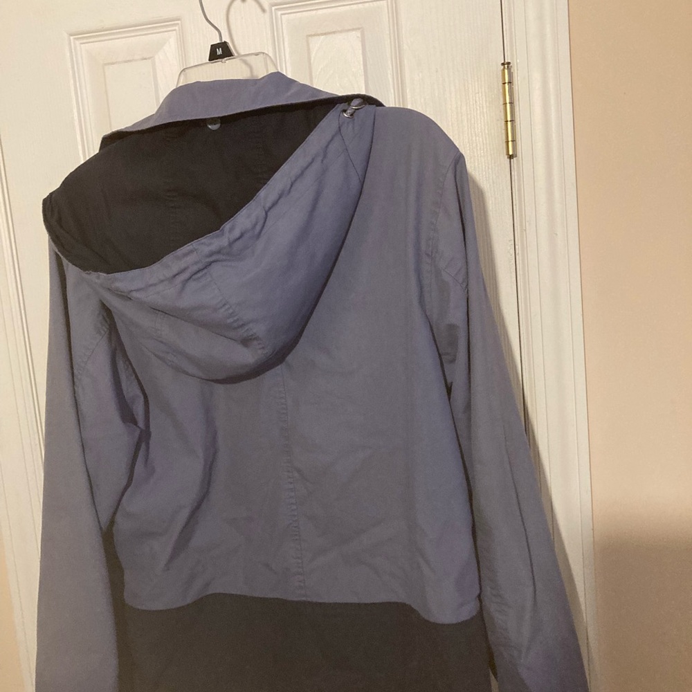 Women’s jacket - Picture 3 of 3